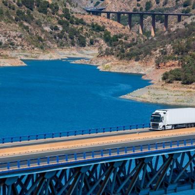 Volvo sur un pont